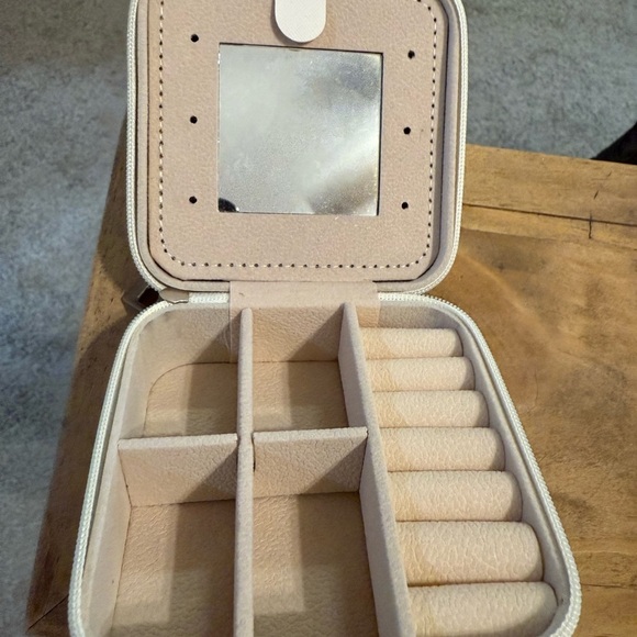 White Jewelry Box with Pink and Gold 'S' Patch - Picture 3 of 3